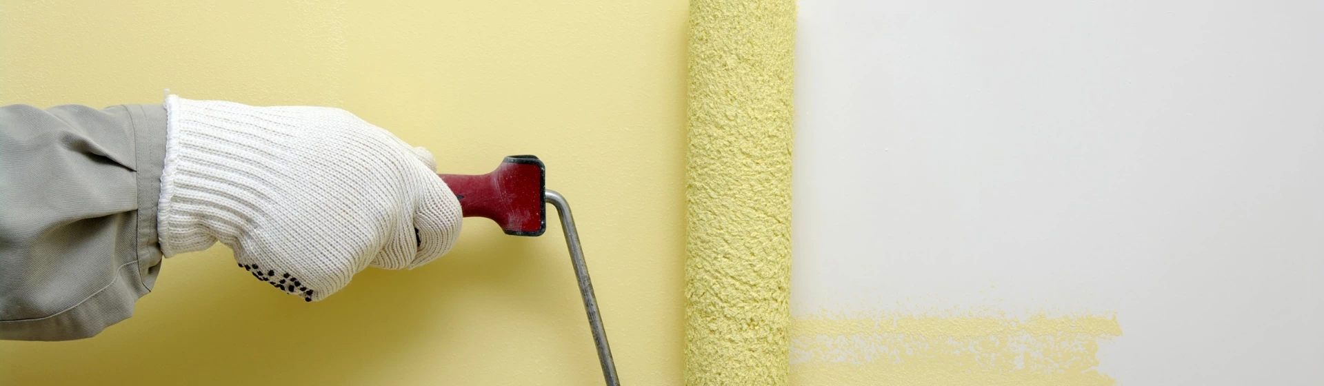 malowanie ściany na żółto
